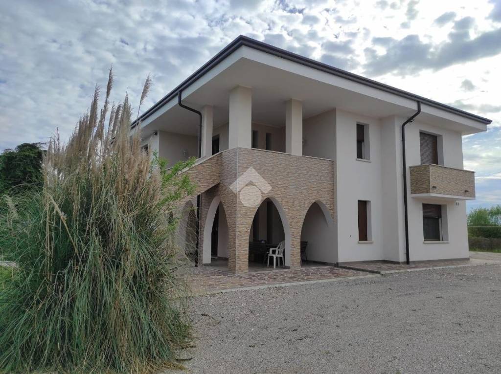 Villa Bifamiliare in vendita a Correzzola via s. Giuseppe, 11