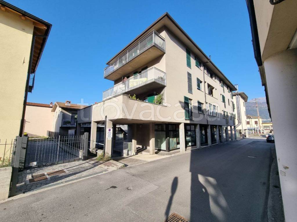 Ufficio in vendita a Colico via Baronia, 14