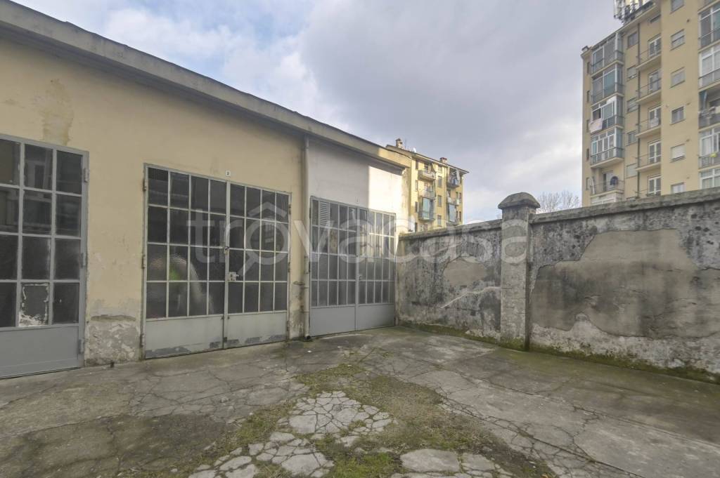 Garage in vendita a Torino via Camillo Riccio, 6