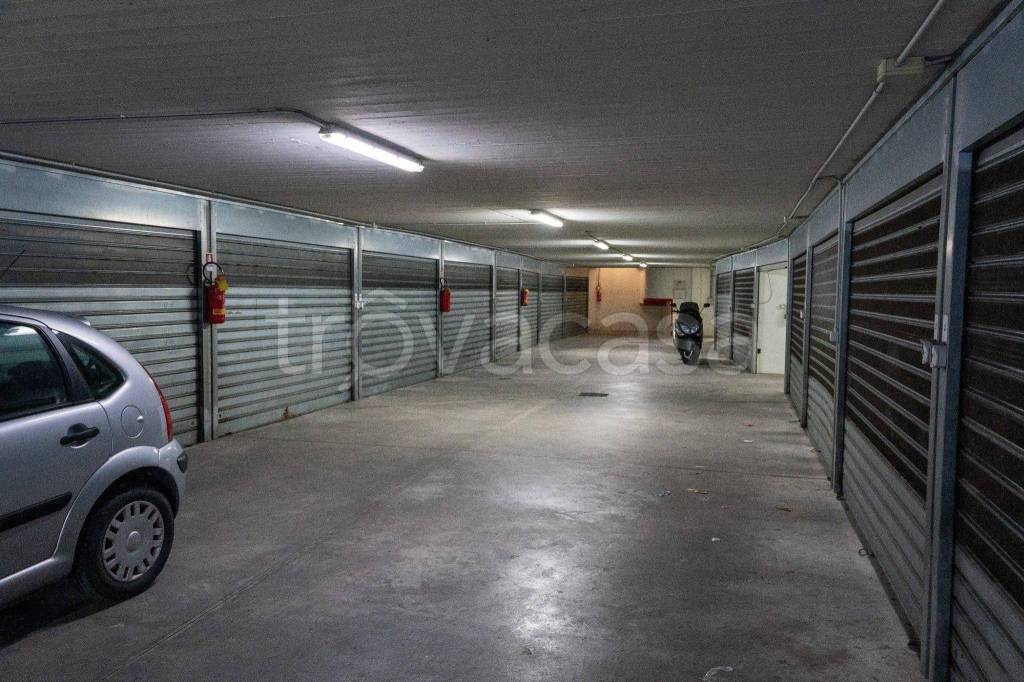 Garage in vendita a Salerno via Martiri Ungheresi, 59