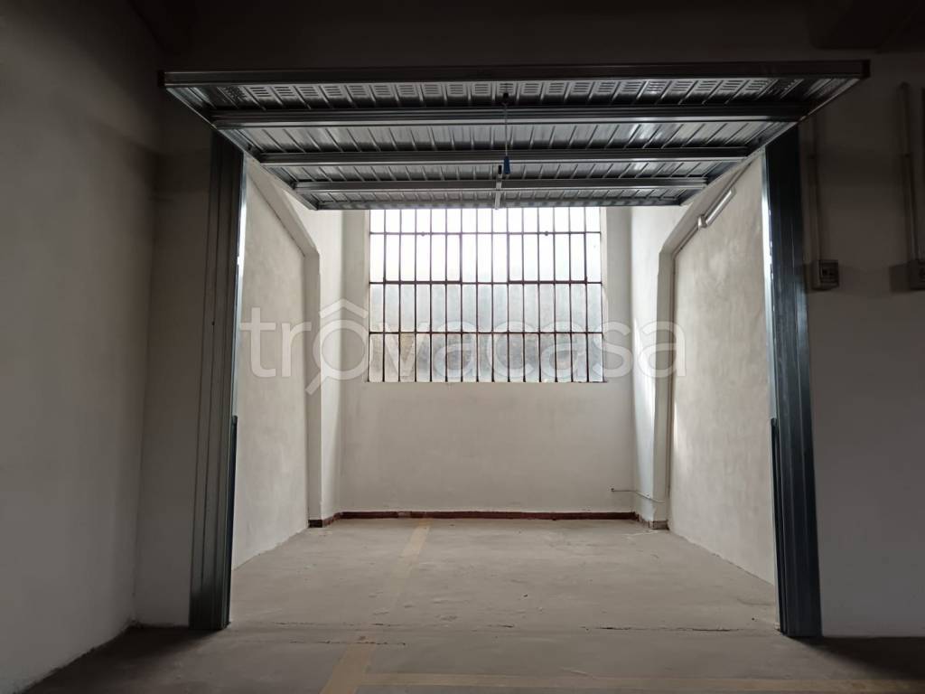 Garage in vendita a Torino via Passo Buole, 170