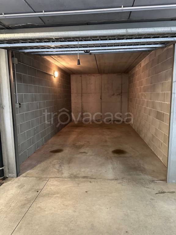 Garage in vendita a Villasanta via Michelangelo Buonarroti, 27
