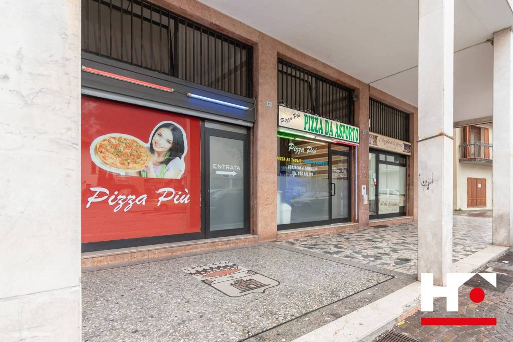 Pizzeria in vendita a Sarezzo piazza Cesare Battisti, 11