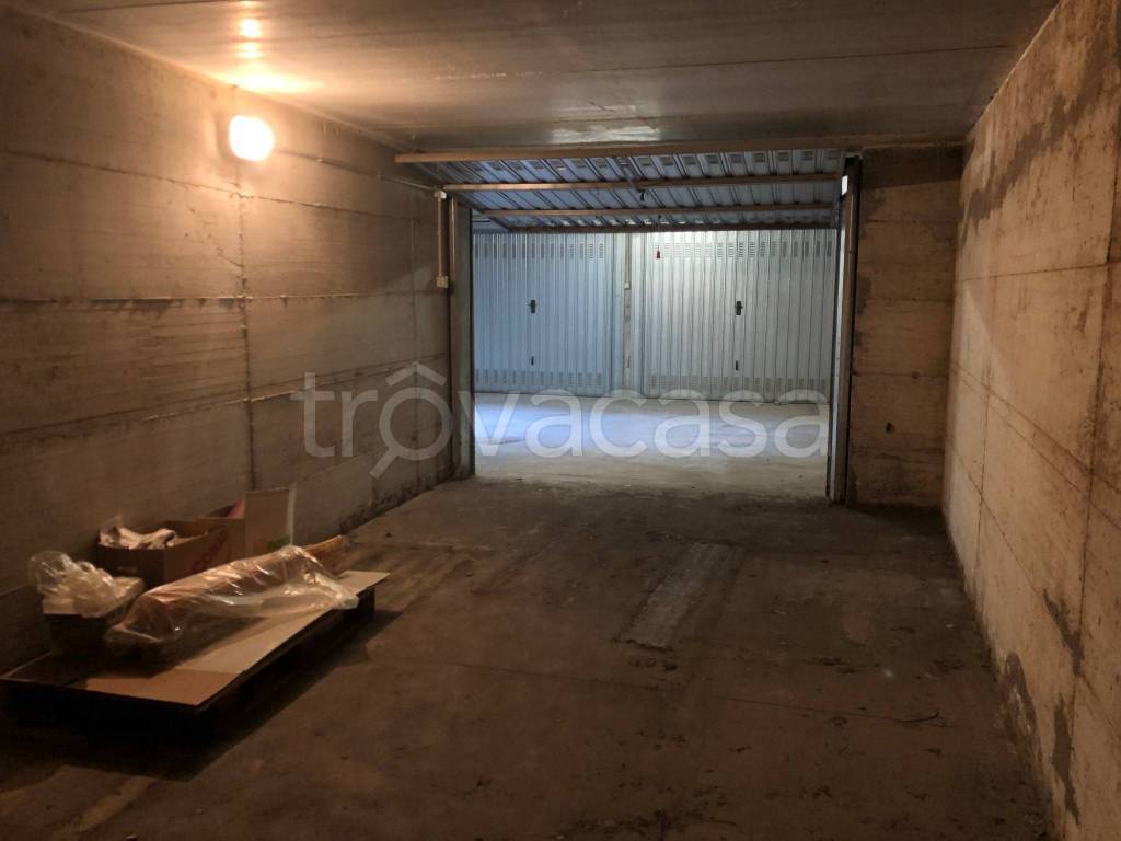 Garage in vendita ad Adro via Pezzotti, 4