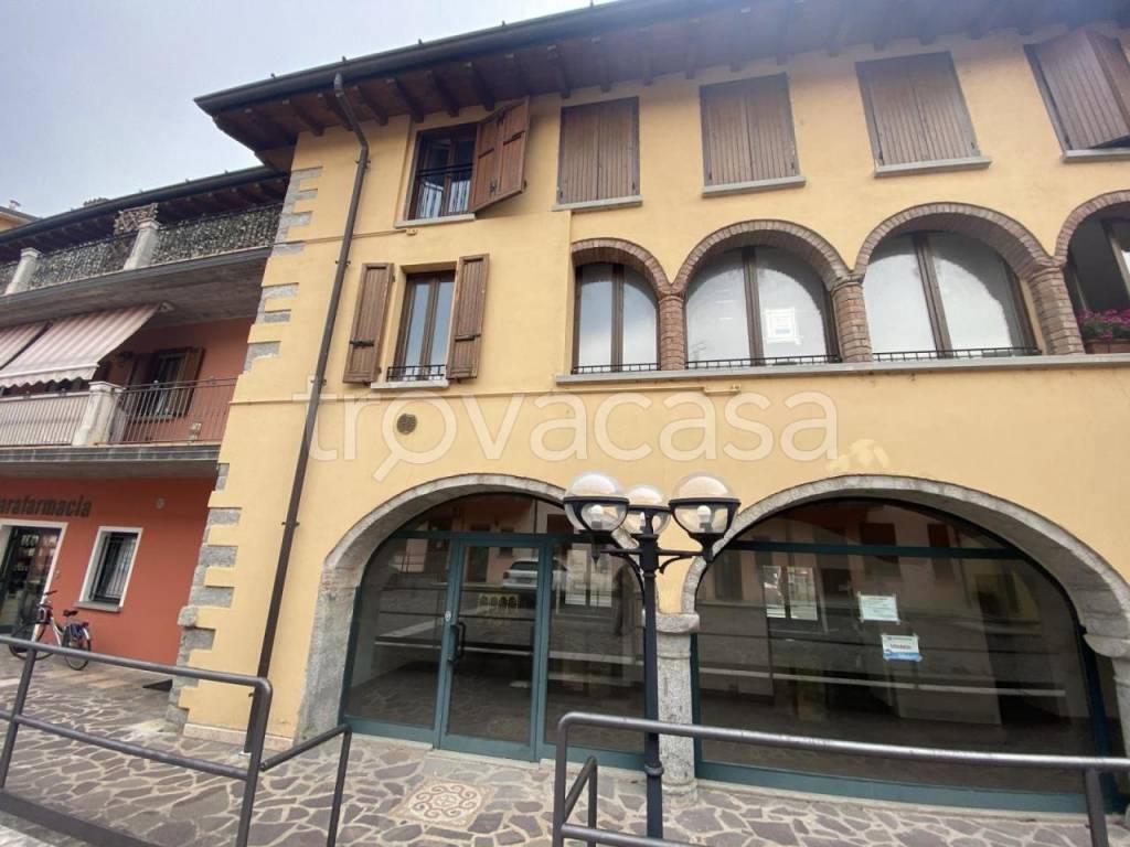 Negozio in vendita a Villanuova sul clisi via Zanardelli 38