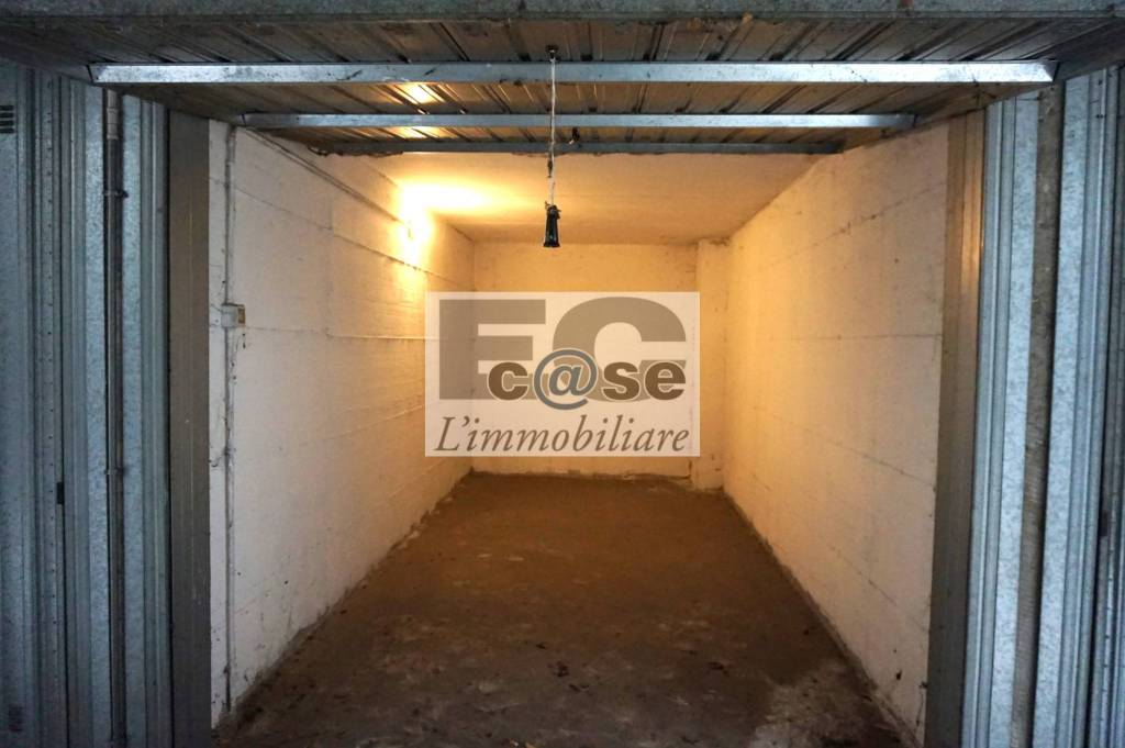 Garage in vendita a Monza via Arrigo Boito