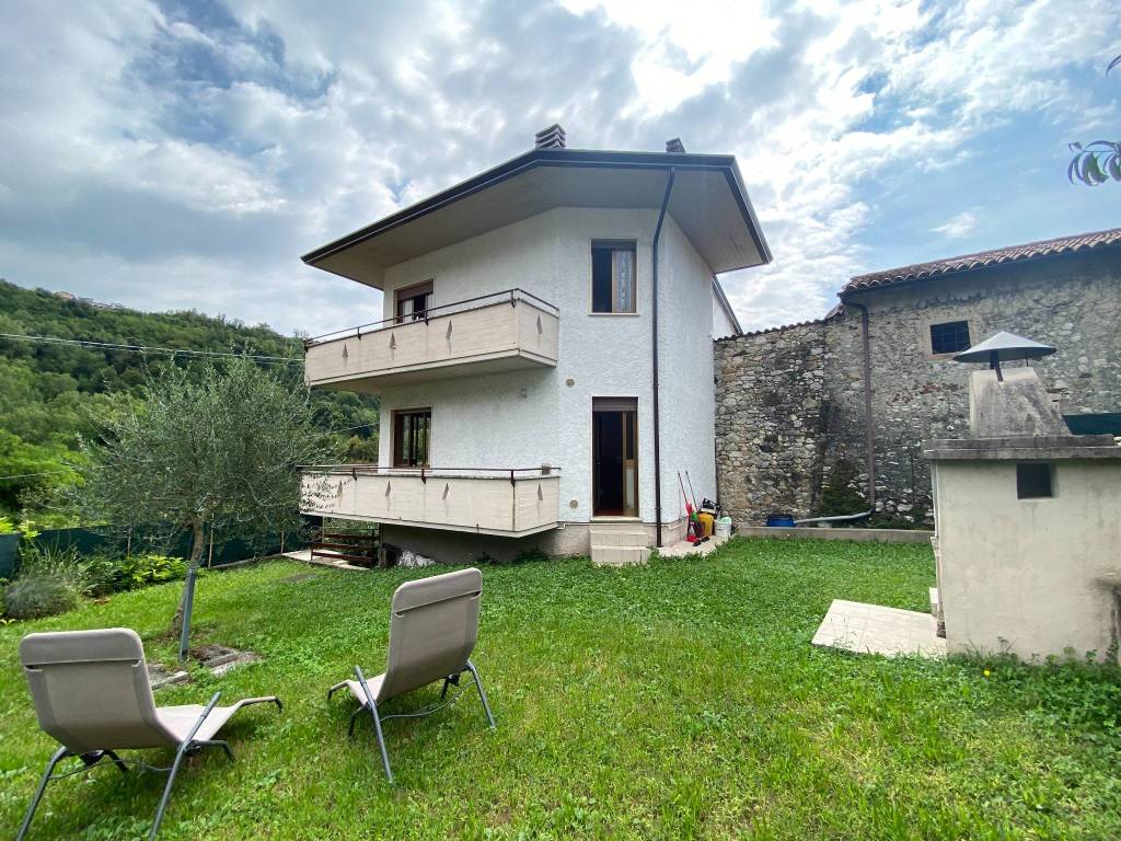 Villa in vendita a Zugliano via Roma