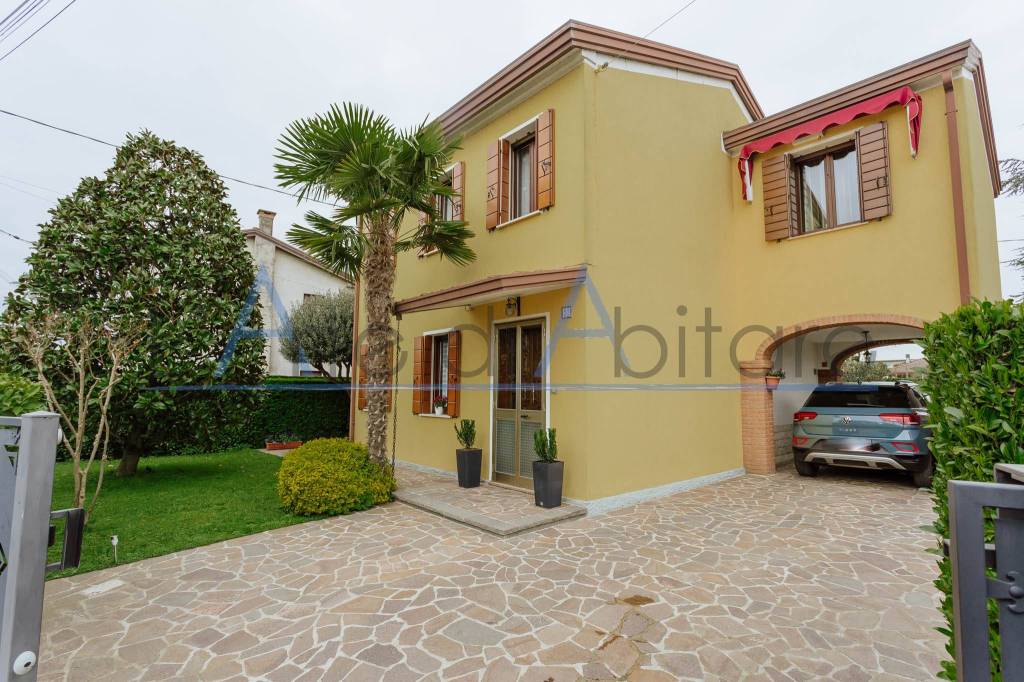 Villa in vendita a Correzzola via Sandano