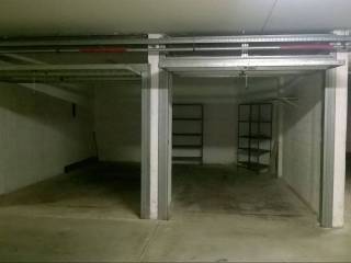 Garage in vendita a pomezia viale odisseo, 3