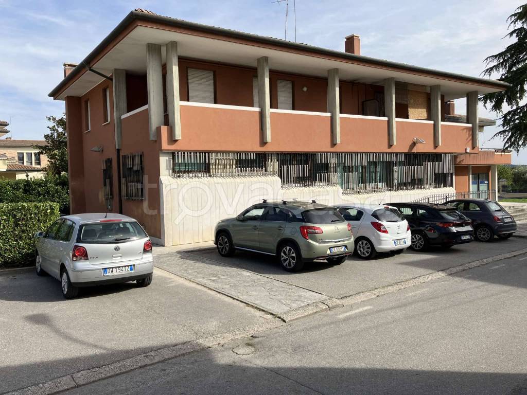 Ufficio in vendita a Farra di Soligo via Calnova 1