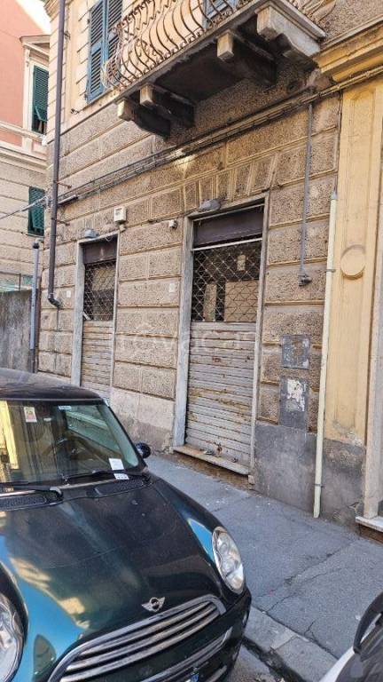 Negozio in vendita a Genova via Giuseppe Biancheri, 34r
