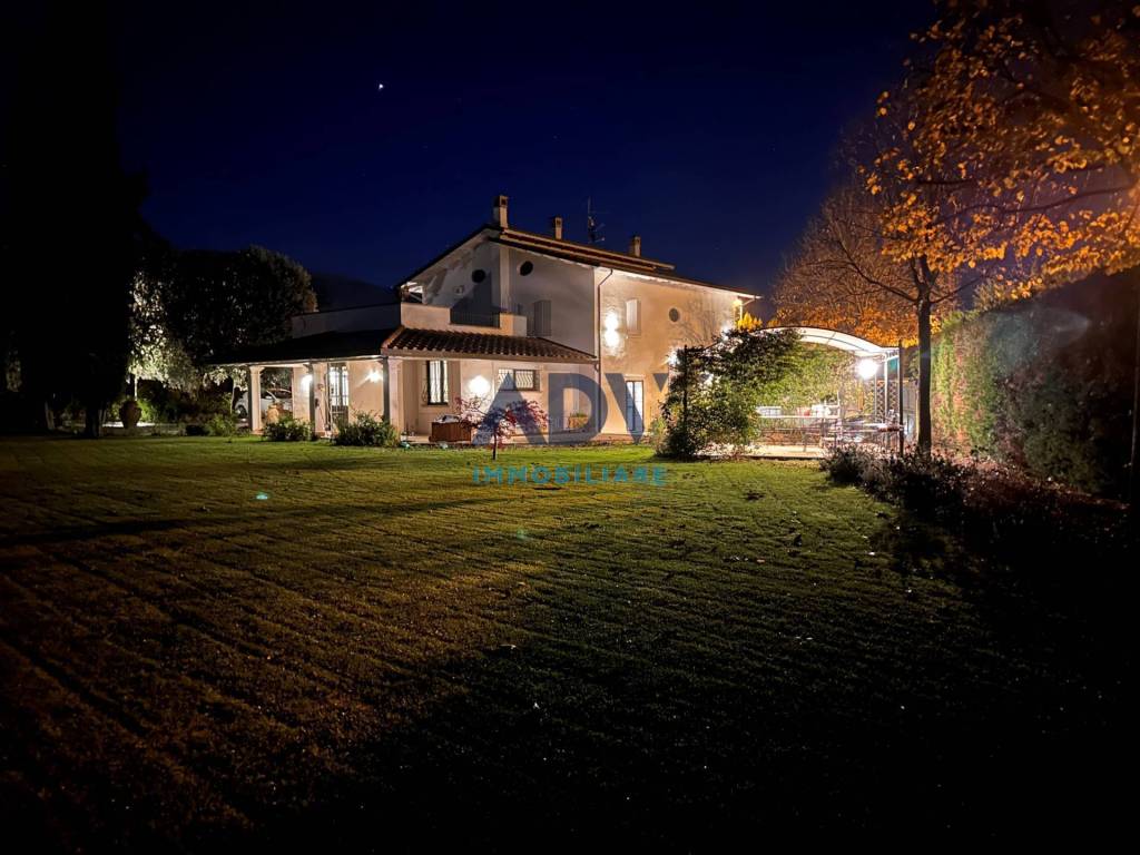 Villa in vendita ad Assisi via Tombetta, 11