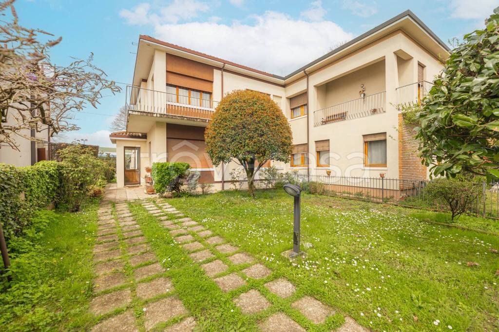 Villa Bifamiliare in vendita a Treviso viale Monfenera, 26