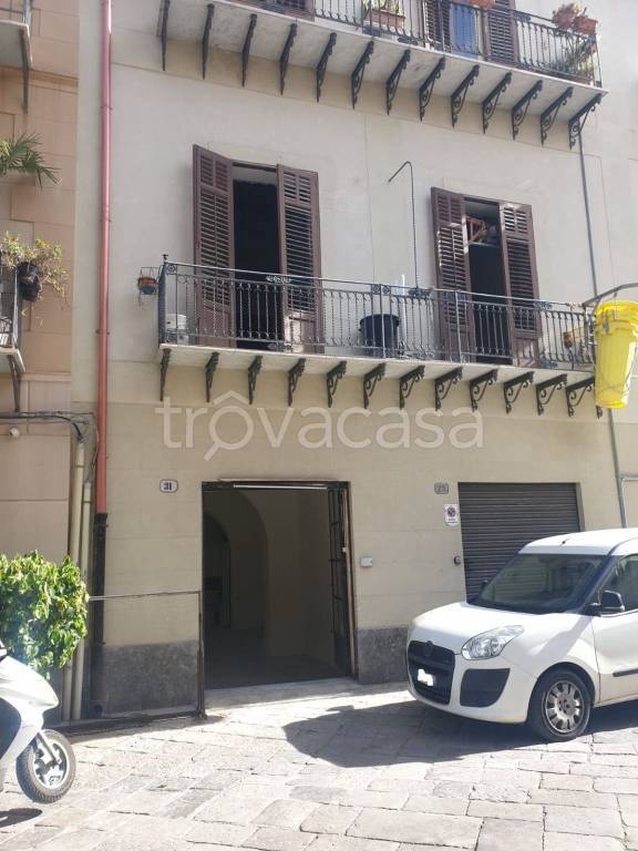 Magazzino in vendita a Palermo via Magione, 31