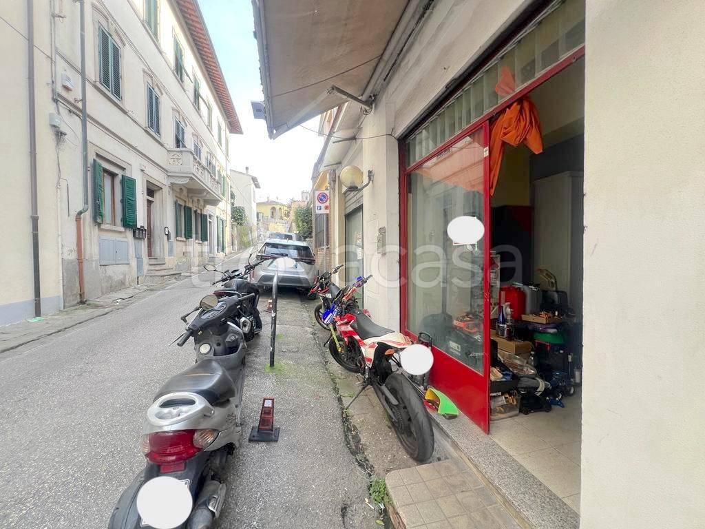 Negozio in vendita a Lastra a Signa via Leon Battista Alberti, 24