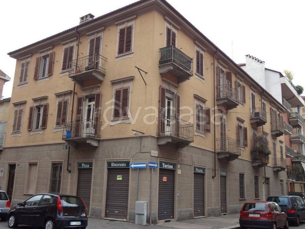 Negozio in vendita a Torino via Beaulard, 36