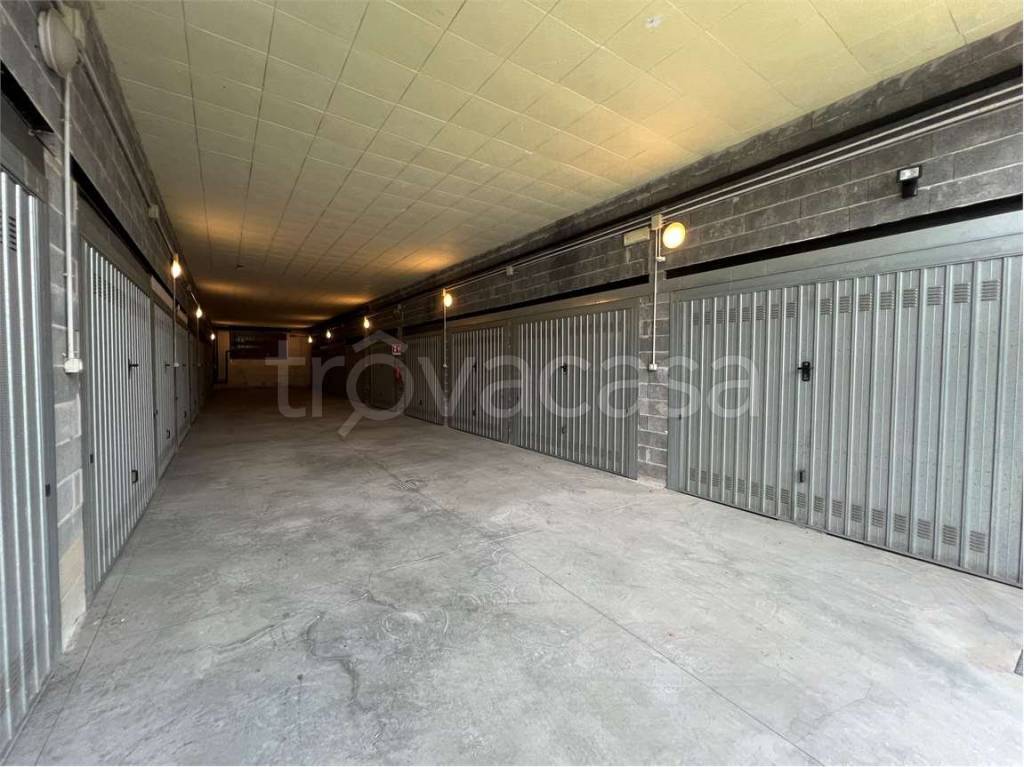 Garage in vendita a Como via Nino Bixio, 28