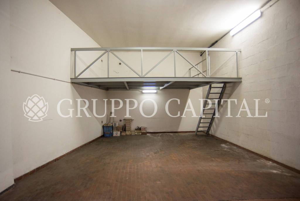 Garage in vendita a Roma via Lemonia