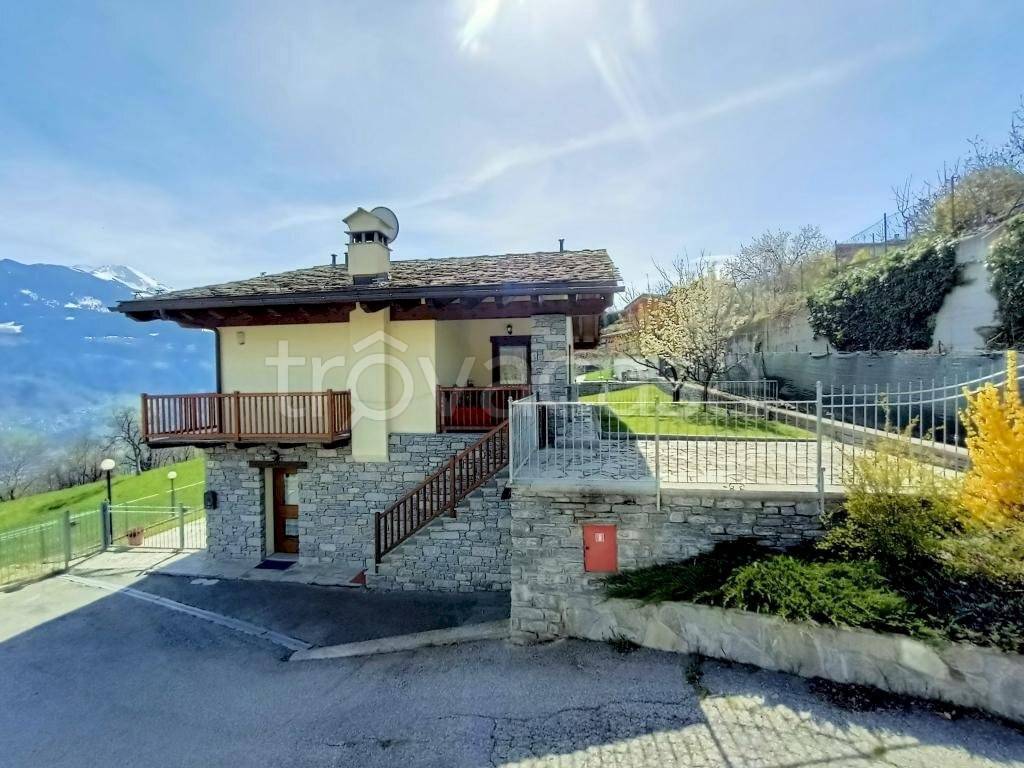 Villa Bifamiliare in vendita ad Aosta frazione Arpuilles, 84