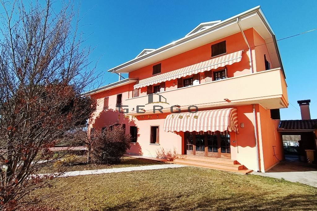 Casa Indipendente in vendita a Paese via Trento