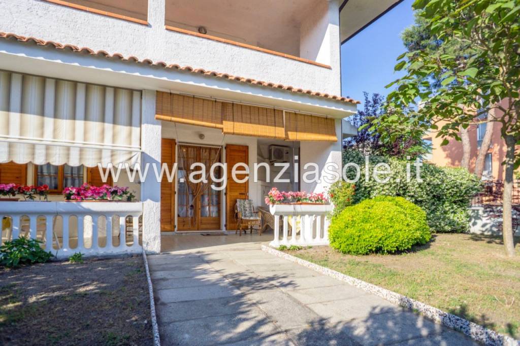 Villa Bifamiliare in affitto a Comacchio viale Panama, 20