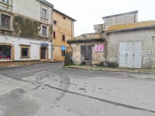 Garage in vendita a isola di capo rizzuto via regina elena, 1