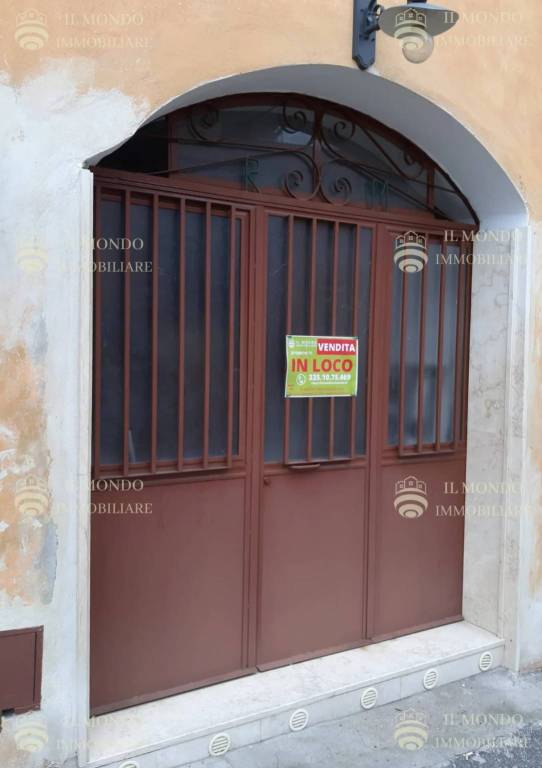 Magazzino in vendita a Palombara Sabina via Cadore, 6.