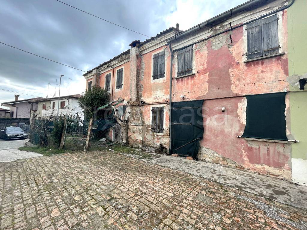 Casa Indipendente in vendita a Porto Viro via Roma, 5