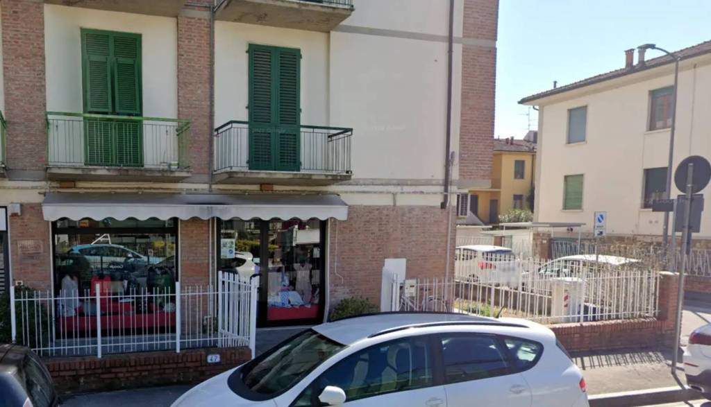 Negozio in vendita a Empoli via Raffaello Sanzio