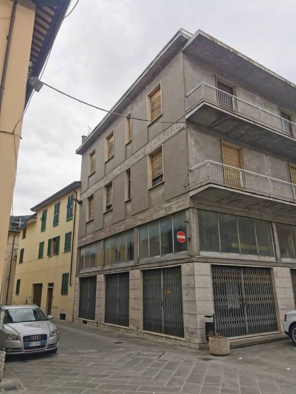 Negozio in vendita a Pieve Santo Stefano piazza Plinio Pellegrini