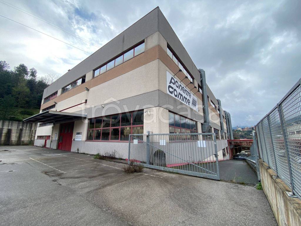 Capannone Industriale in vendita ad Arenzano via Pian Masino, 12a
