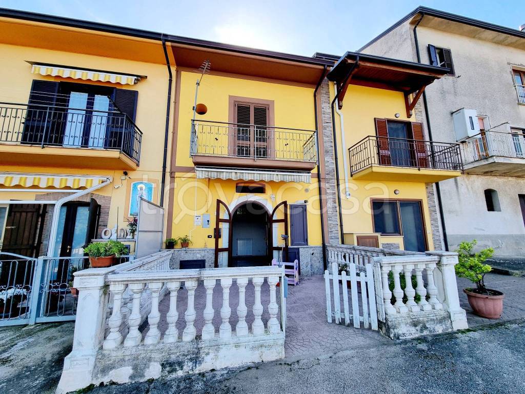 Casa Indipendente in affitto a Montefalcione contrada Castelrotto, 42