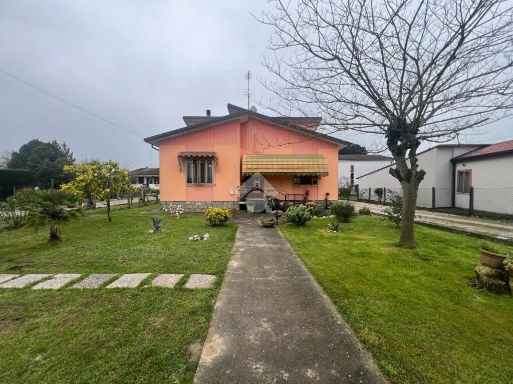Villa in vendita a Rovigo via Curtatone, 224