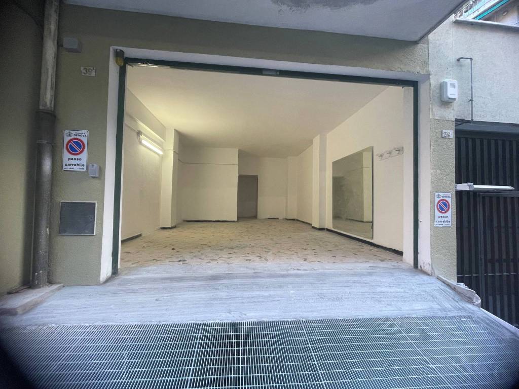 Garage in vendita a Genova salita Superiore della Noce, 39
