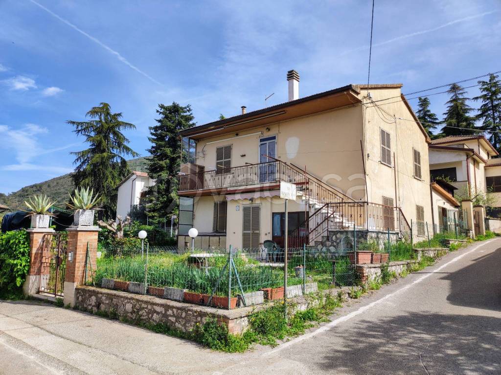 Villa in vendita a Lugnano in Teverina via della Rinascita