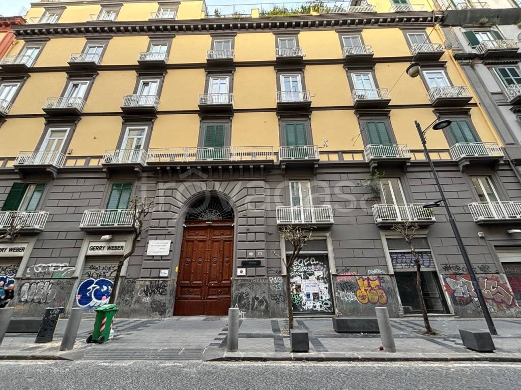 Negozio in vendita a Napoli via Duomo