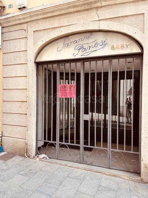 Negozio in vendita a Nembro via Giuseppe Garibaldi