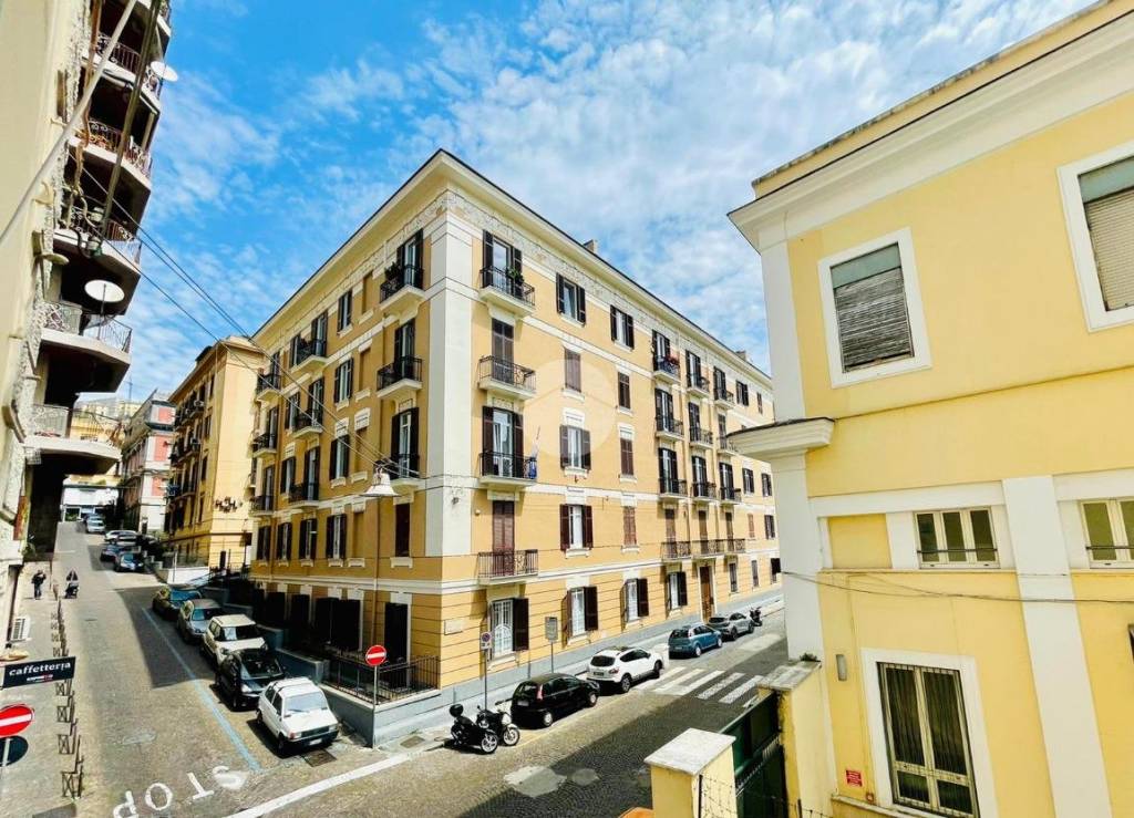 Appartamento in affitto a Napoli via Andrea d'Isernia, 31