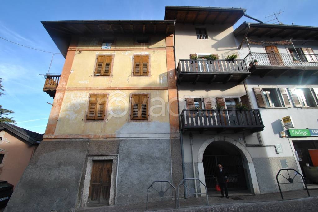 Intero Stabile in vendita a Trento via dei Colli