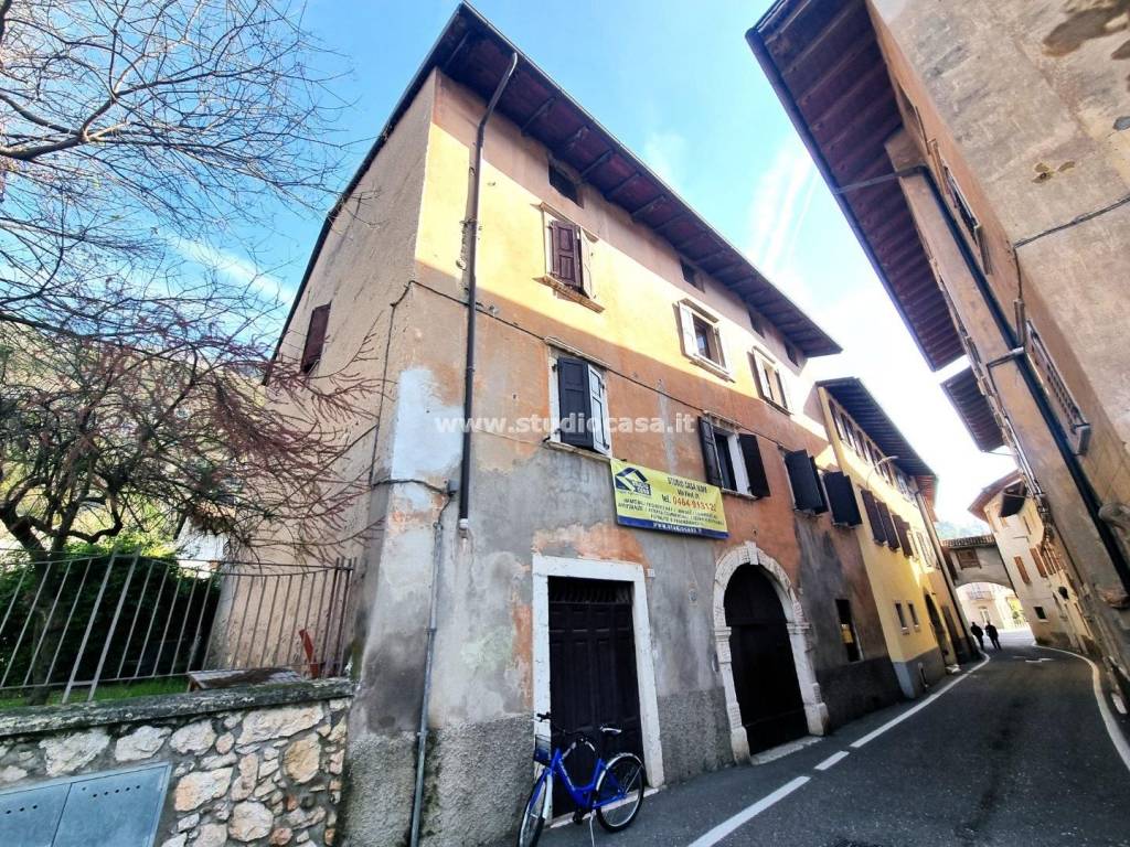 Villa Bifamiliare in vendita a Mori via Filzi