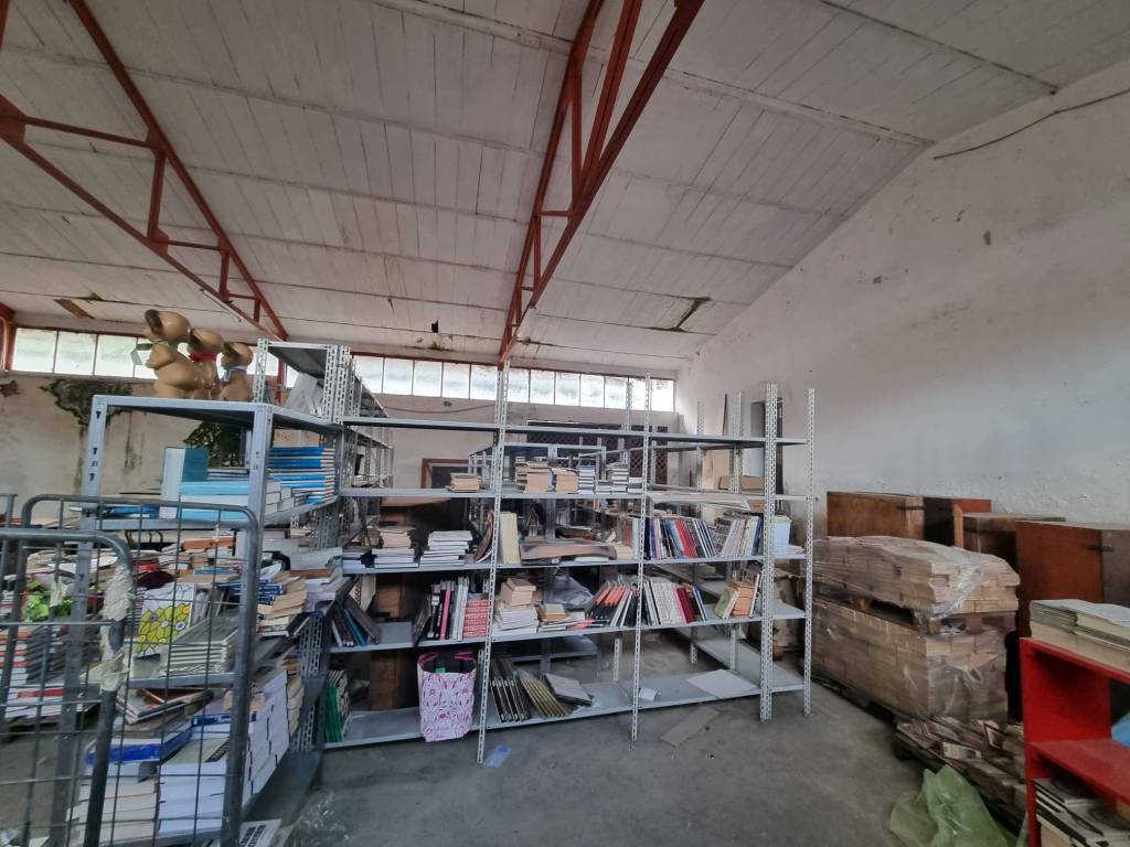 Capannone Industriale in vendita a Fiumicino via Tempio Pausania