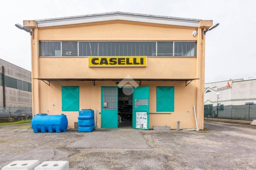 Capannone Industriale in vendita a Ferrara capannone Via Piero Calamandrei, 10