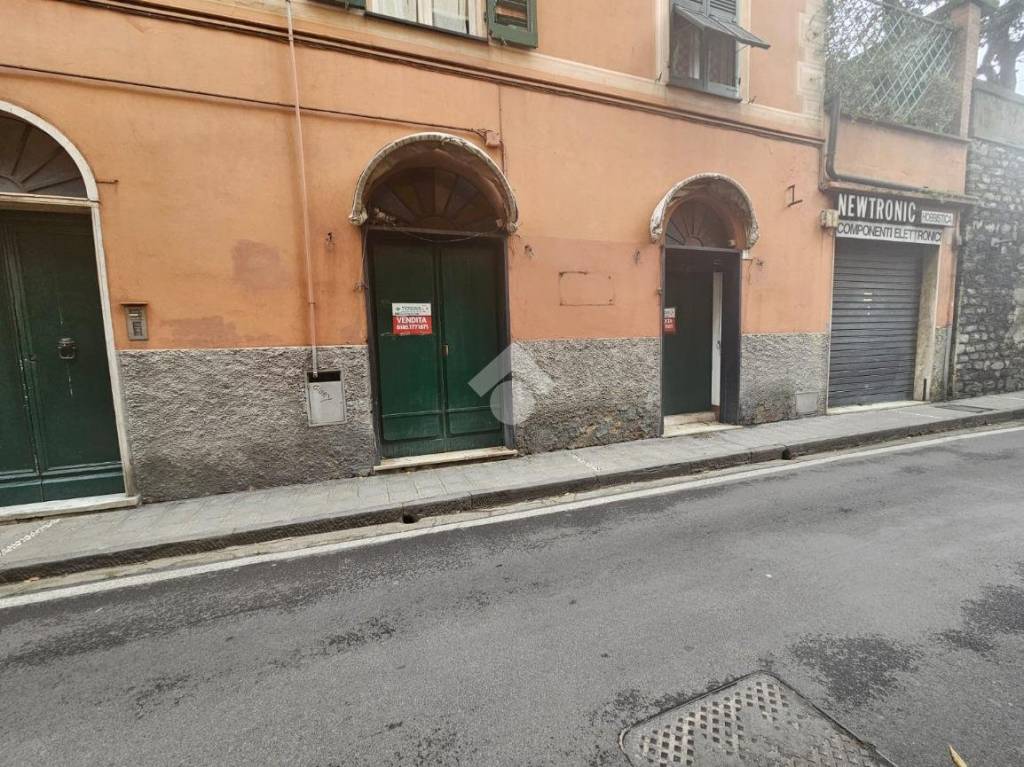 Negozio in vendita a Rapallo via Fratelli Betti