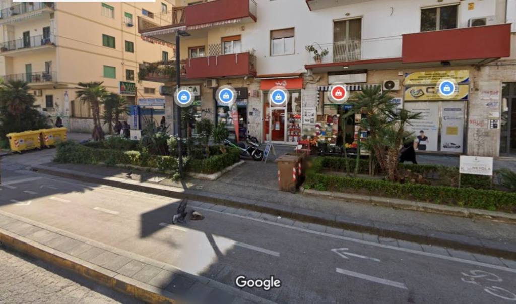 Negozio in vendita a Napoli viale di Augusto, 103