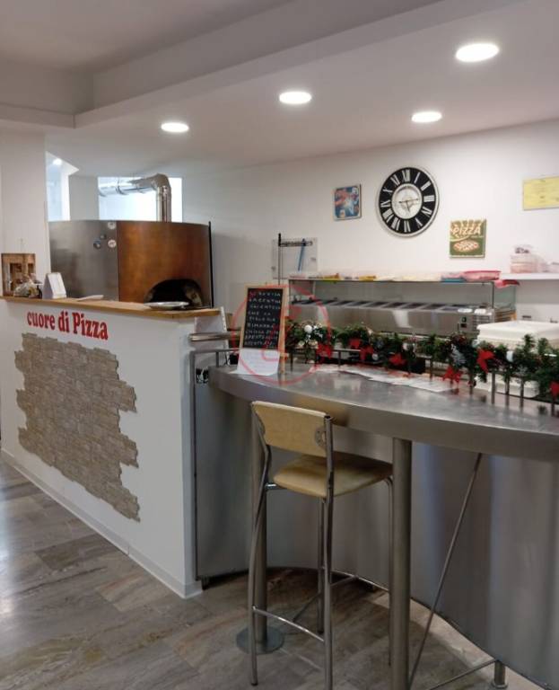 Pizzeria in vendita a Nembro via Monsignor Giulio Bilabini