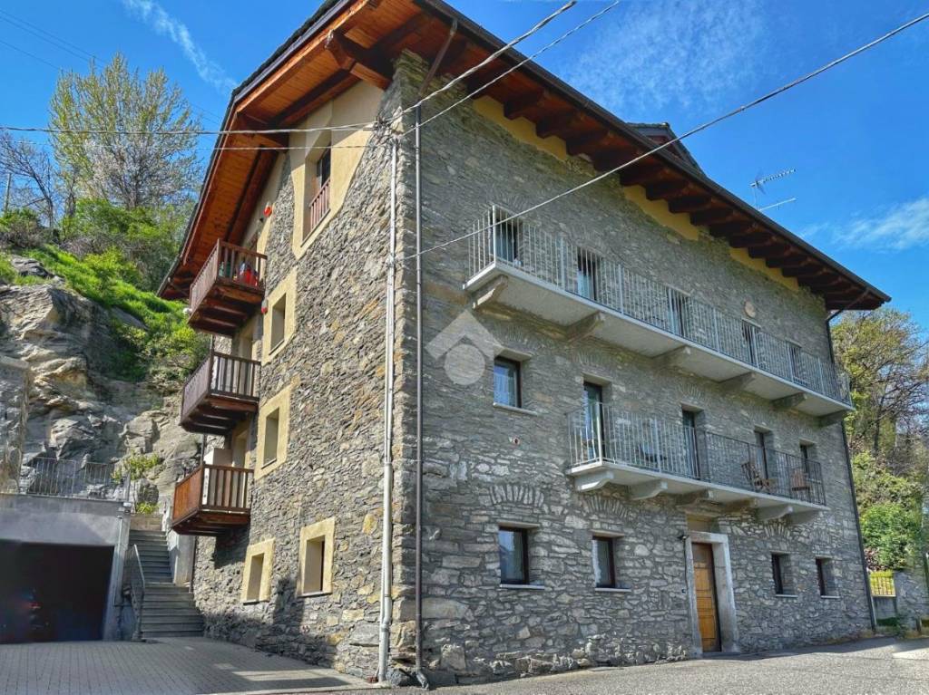 Appartamento in vendita a Sarre frazione fachet, 28