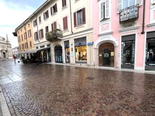 Negozio in vendita a vigevano corso vittorio emanuele ii, 12