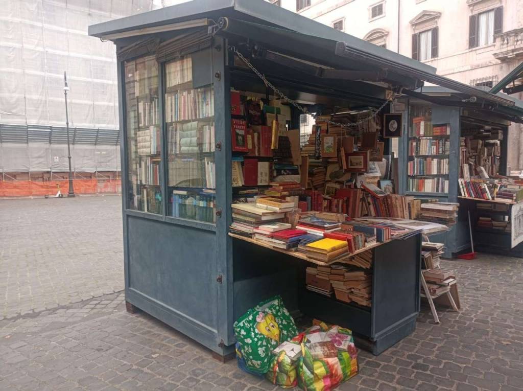 Negozio in vendita a Roma piazza borghese