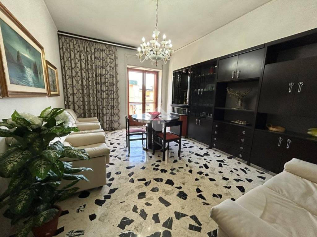 Appartamento in affitto a Salerno via Antonio barone, 26
