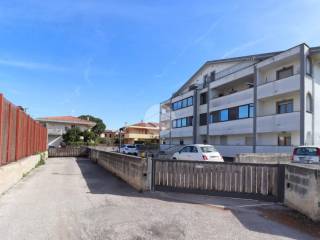 Garage in vendita a francavilla al mare via nazionale adriatica nord, 28